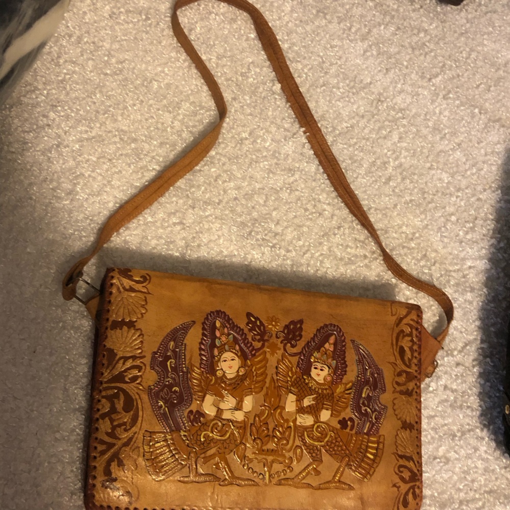 Vintage LEATHER HAND PAINTED & TOOLED BAG shown during live sale - Picture 2 of 8